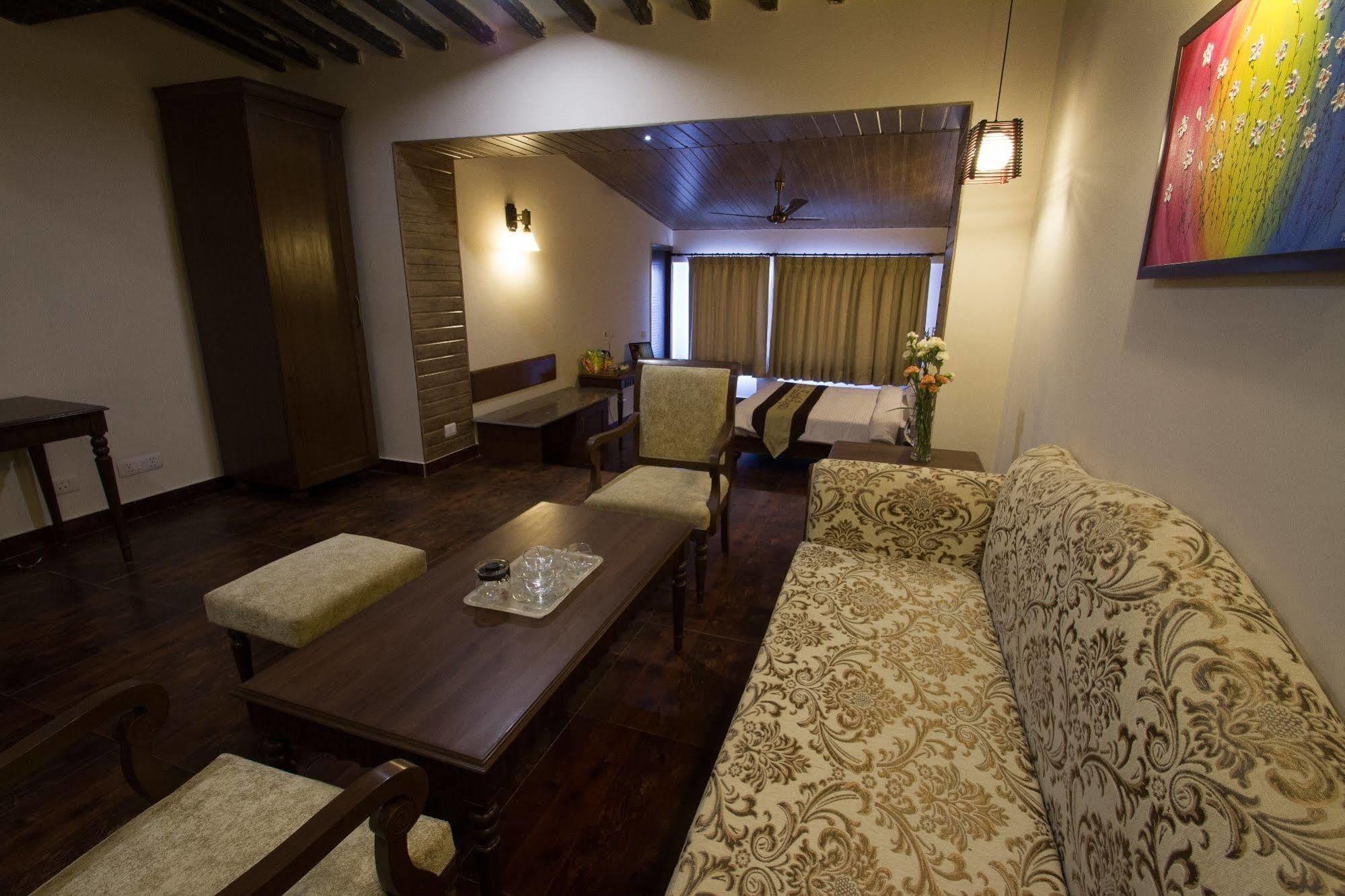 One Earth Royale Boutique Hotel Mussoorie Exterior foto